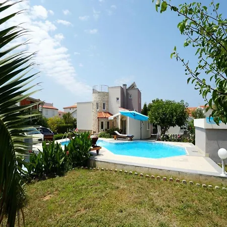 Luxurious In With Swimming Pool Villa *