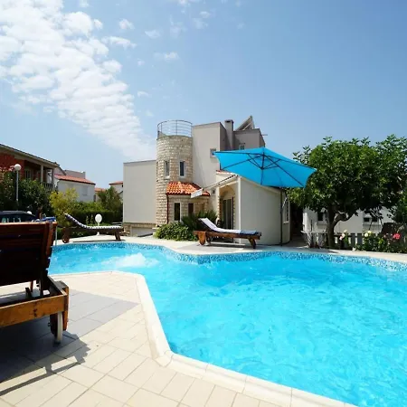 Villa Luxurious In With Swimming Pool *