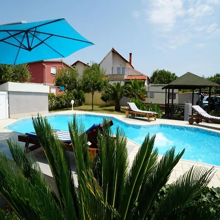Luxurious In With Swimming Pool